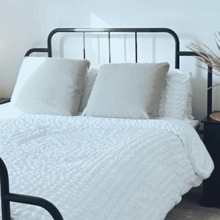 Southsea Homestays - Three Bedroom Home, Sleeps 8 - With Garden & Hot Tub 포츠머스 외부 사진