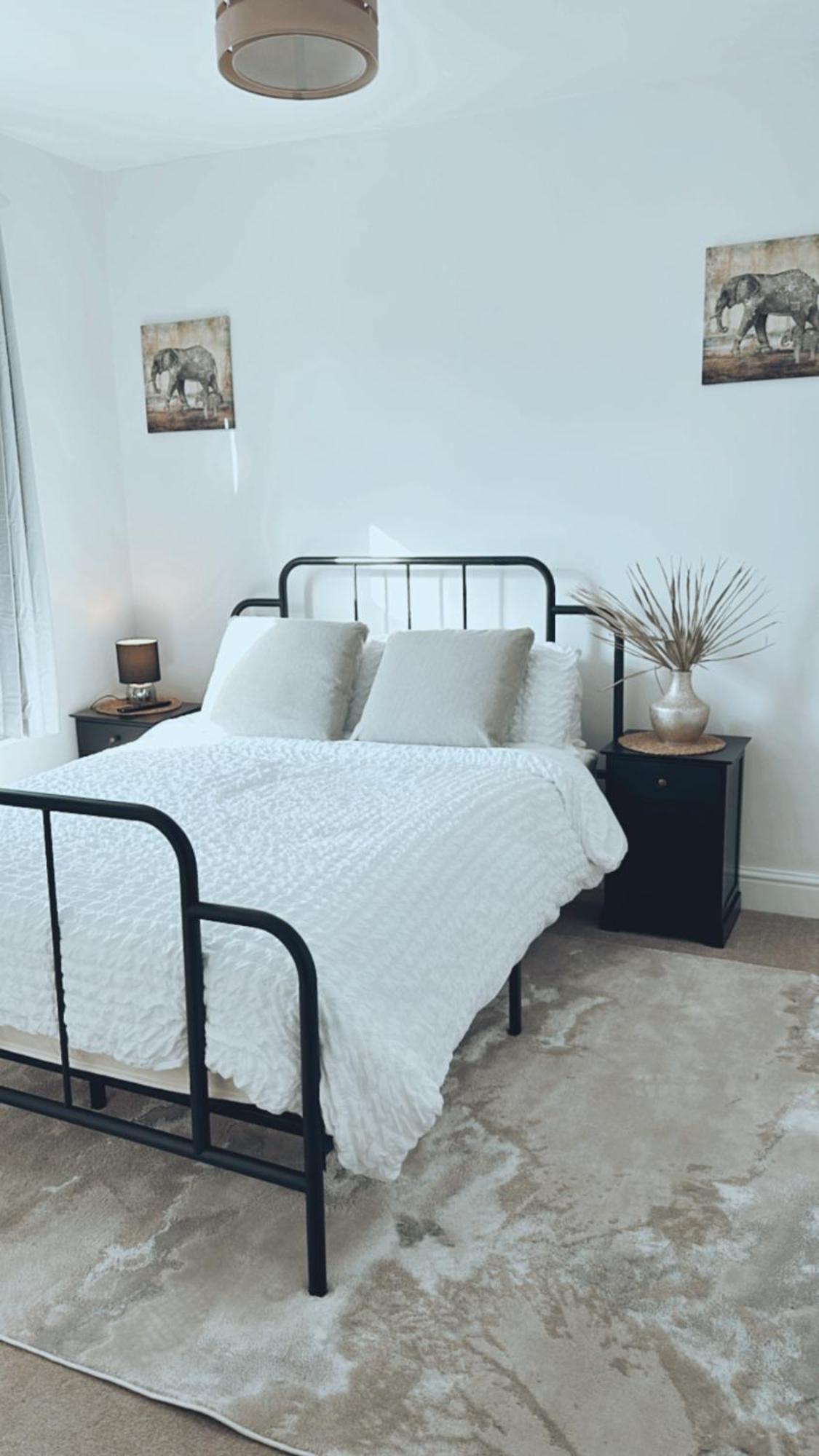 Southsea Homestays - Three Bedroom Home, Sleeps 8 - With Garden & Hot Tub 포츠머스 외부 사진
